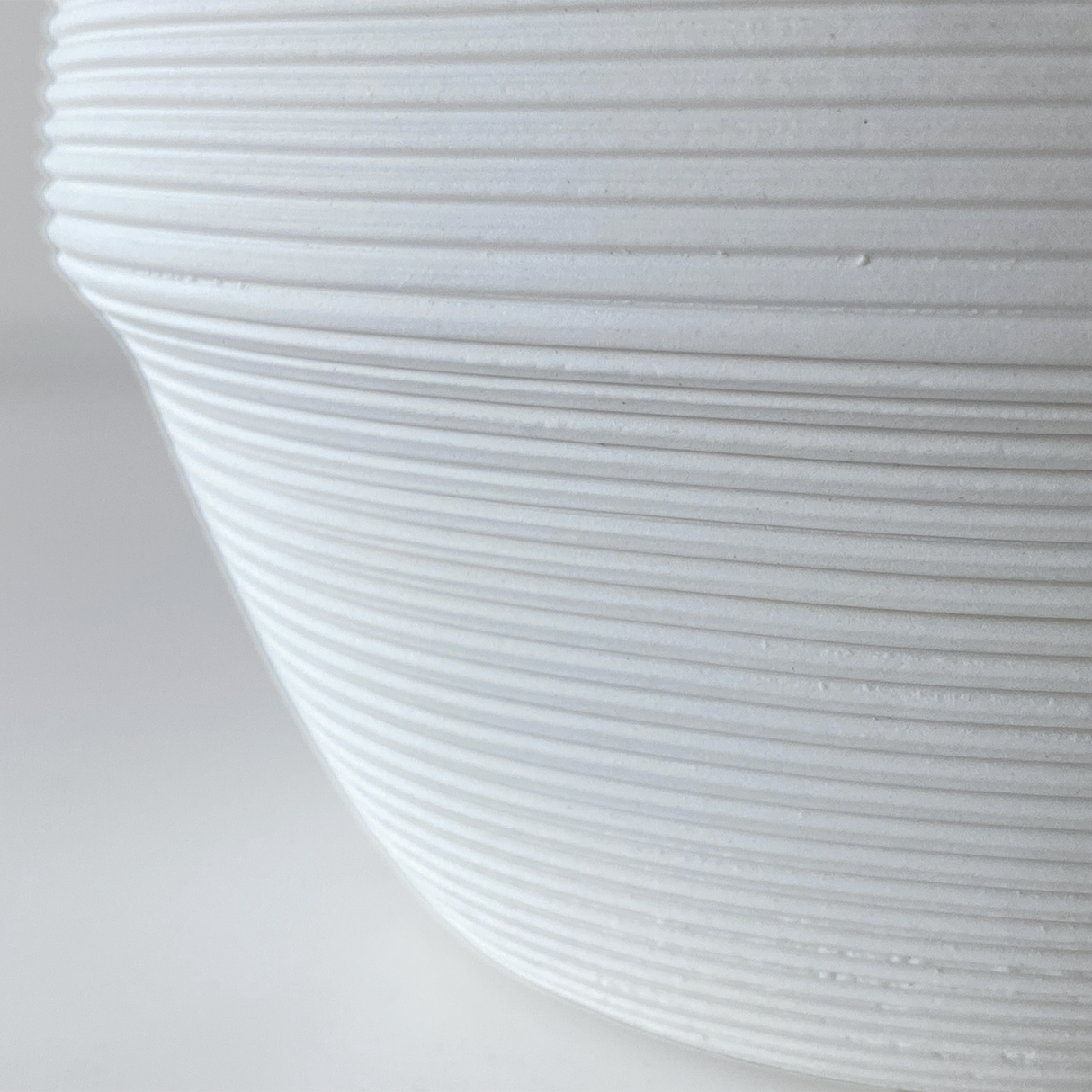 Jarrón Decorativo Medio Circular Moderno