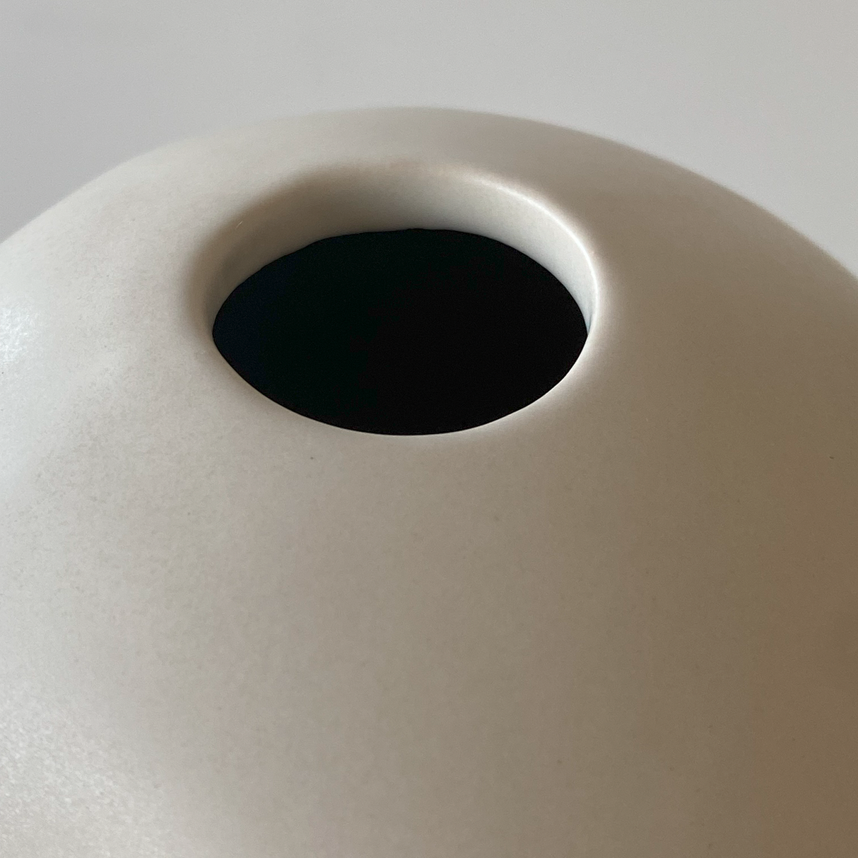 Jarrón de Cerámica Redondo Minimalista