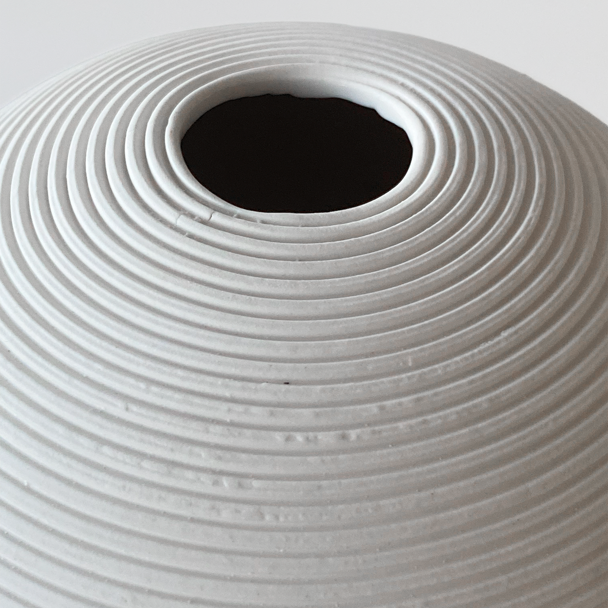 Jarrón Decorativo Medio Circular Moderno