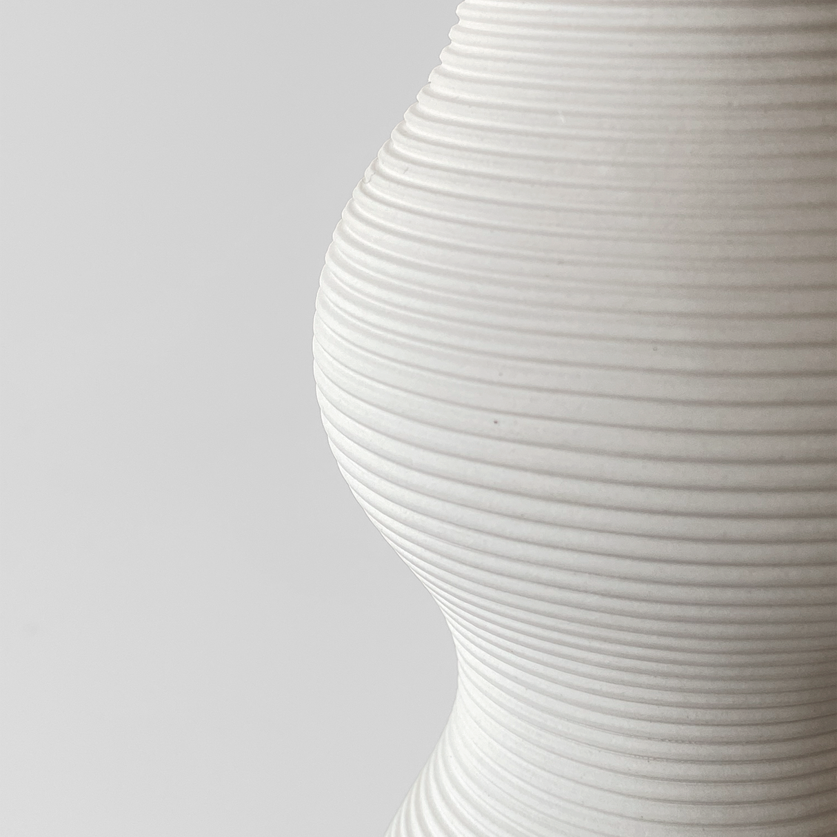 Jarrón Decorativo de Ceramica Curvo