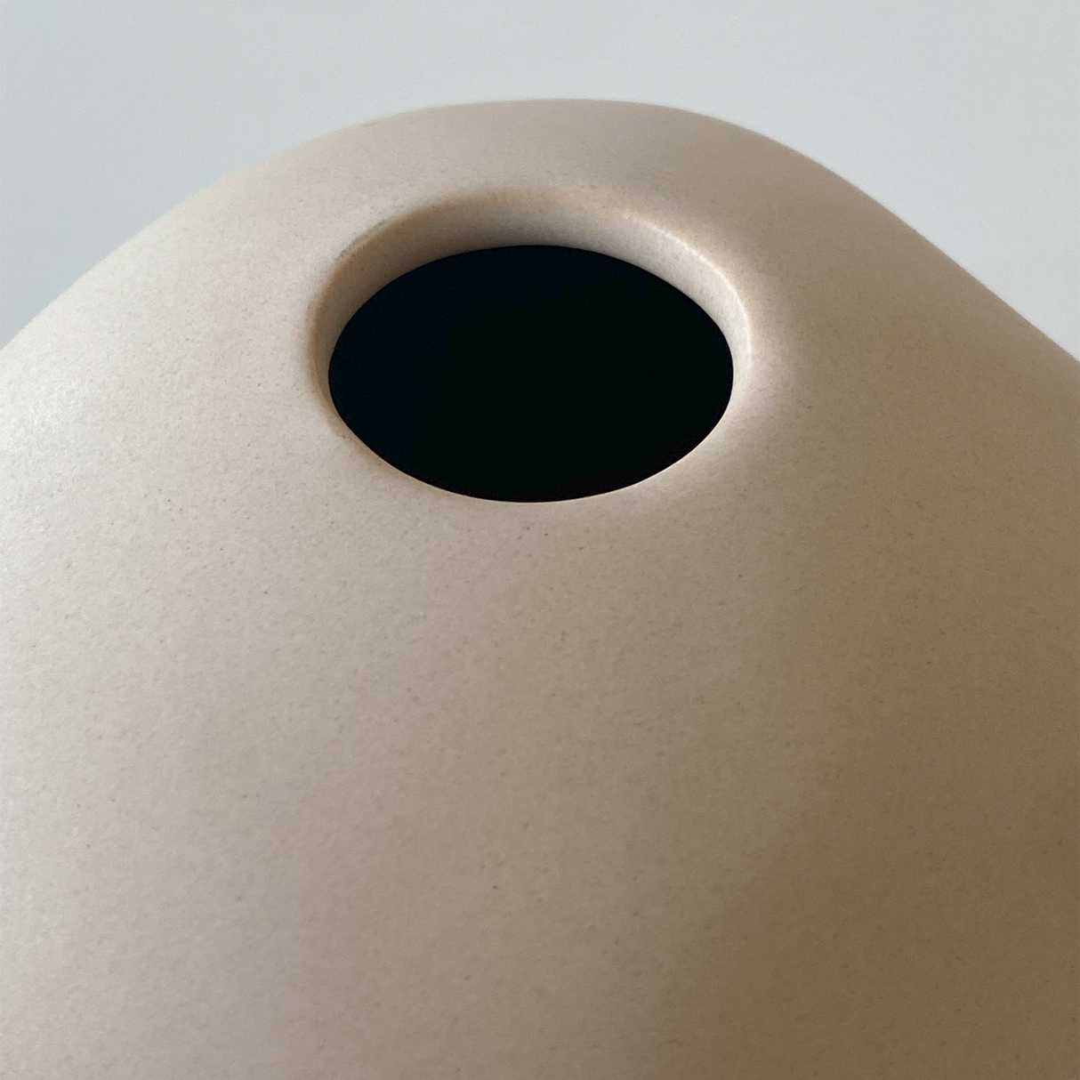 Jarrón de Cerámica Redondo Minimalista