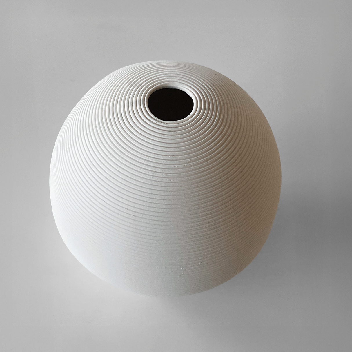 Jarrón Decorativo Medio Circular Moderno