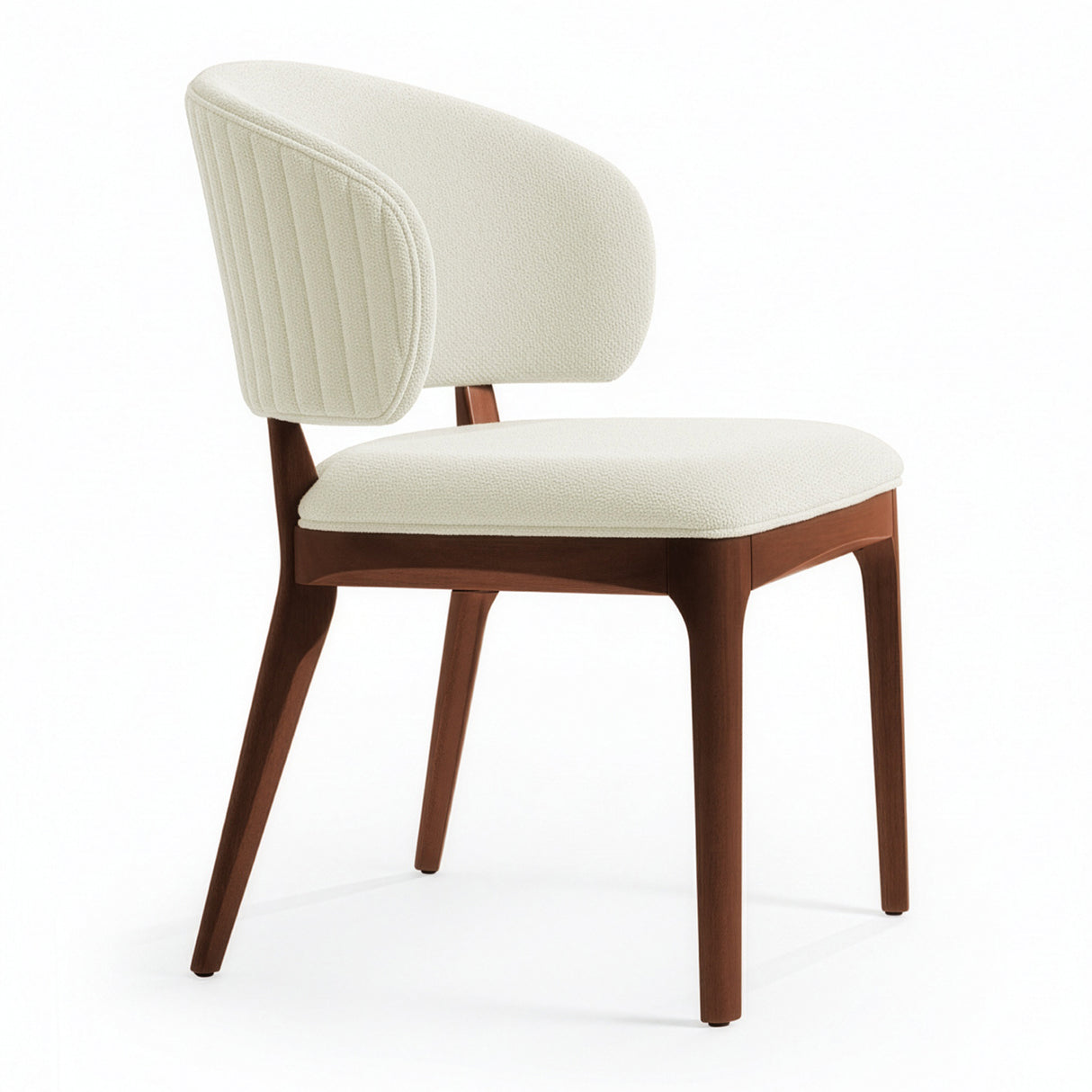 Silla con respaldo curvo acolchado.