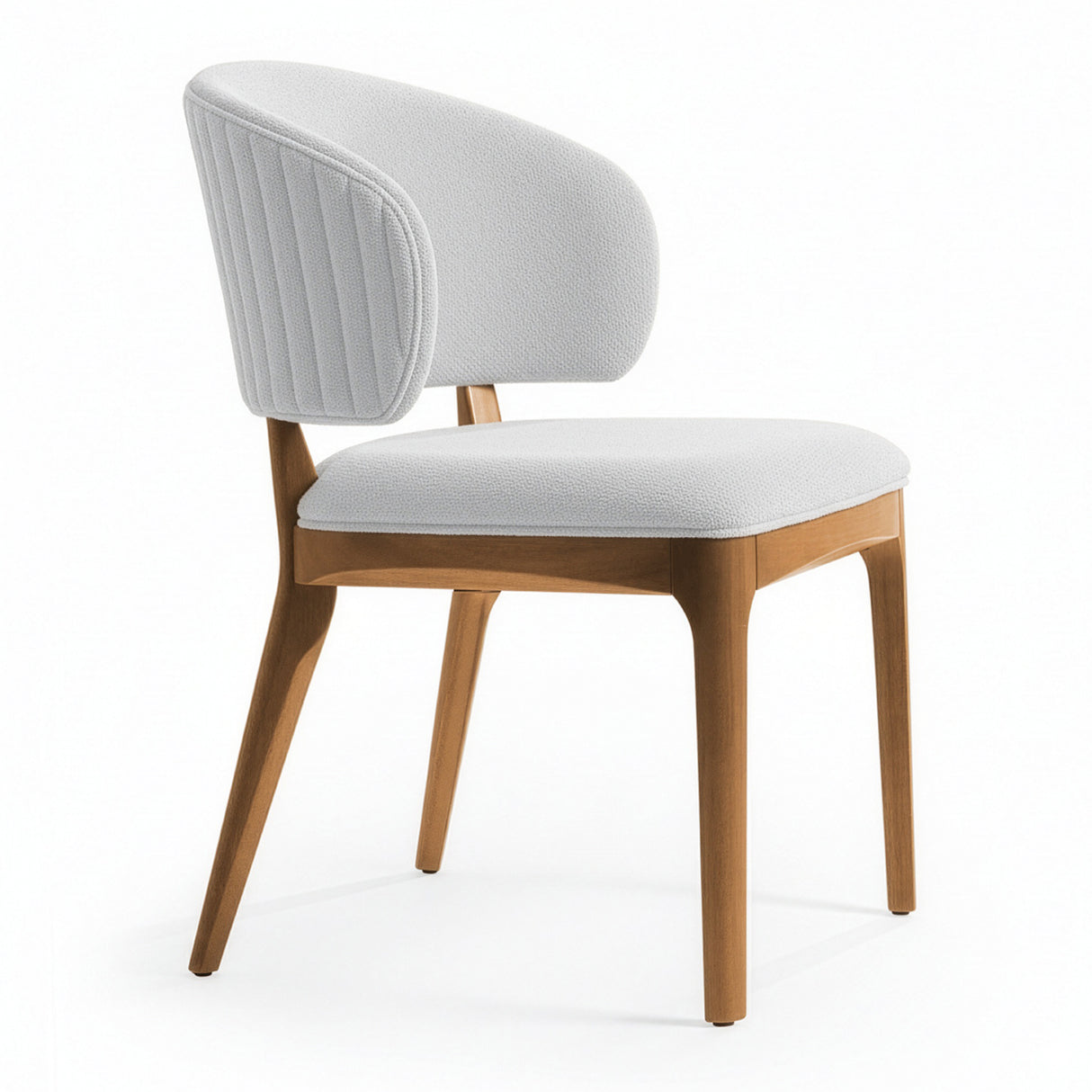 Silla con respaldo curvo acolchado.