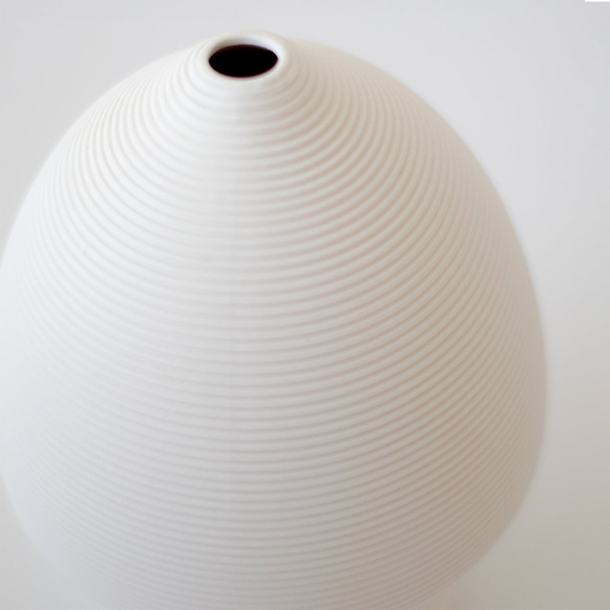 Jarrón Decorativo Circular Puntiagudo Moderno Kelida Porcelana