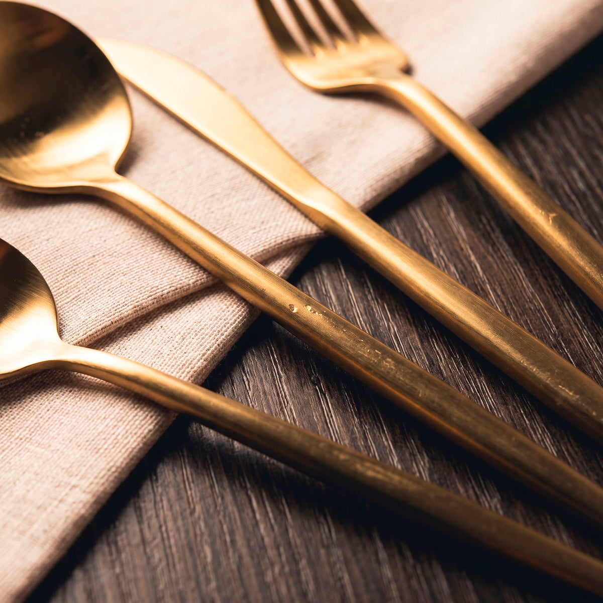 Set de cubierto 16pcs Jom dorado