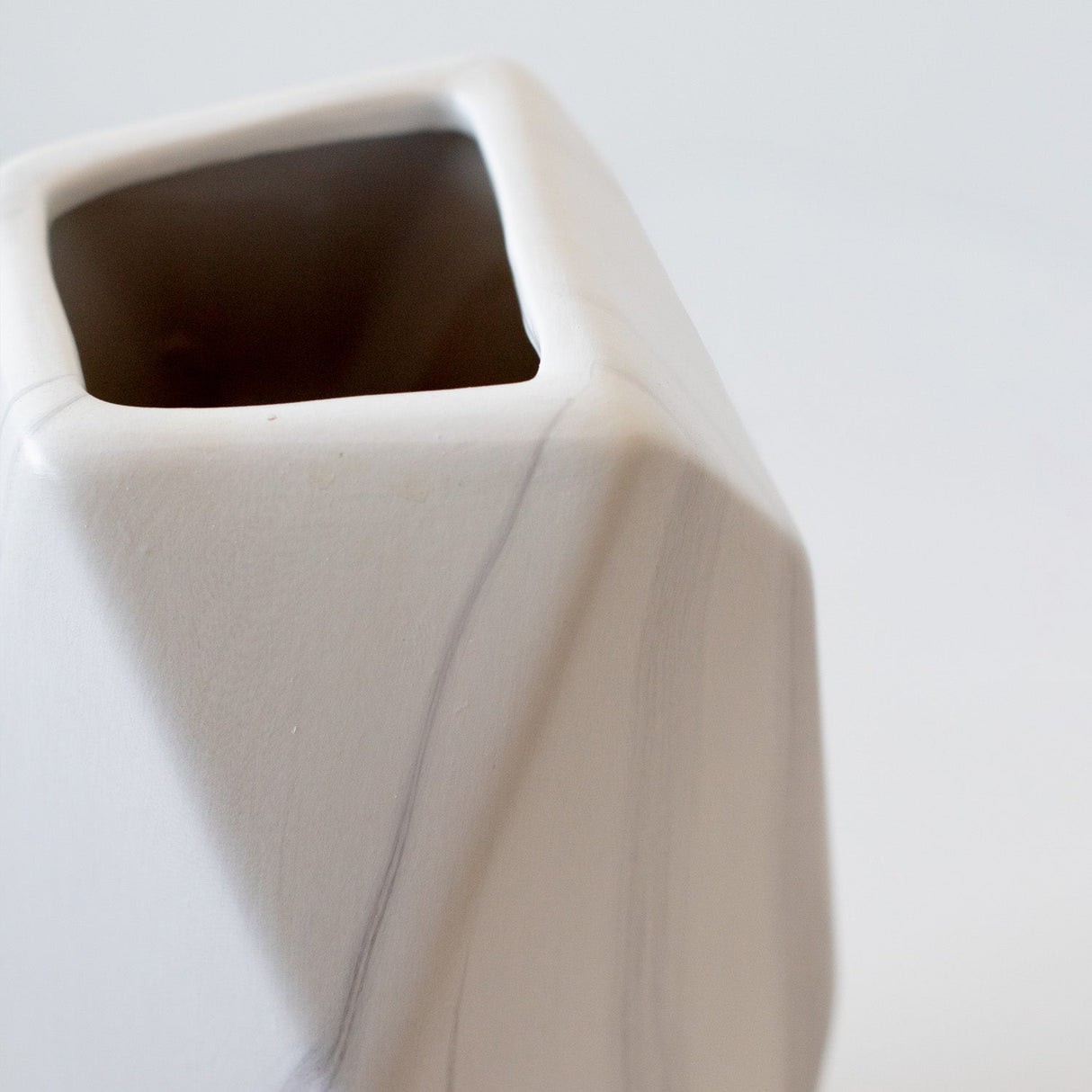 Jarrón Geométrico Mediano Kelida Porcelana