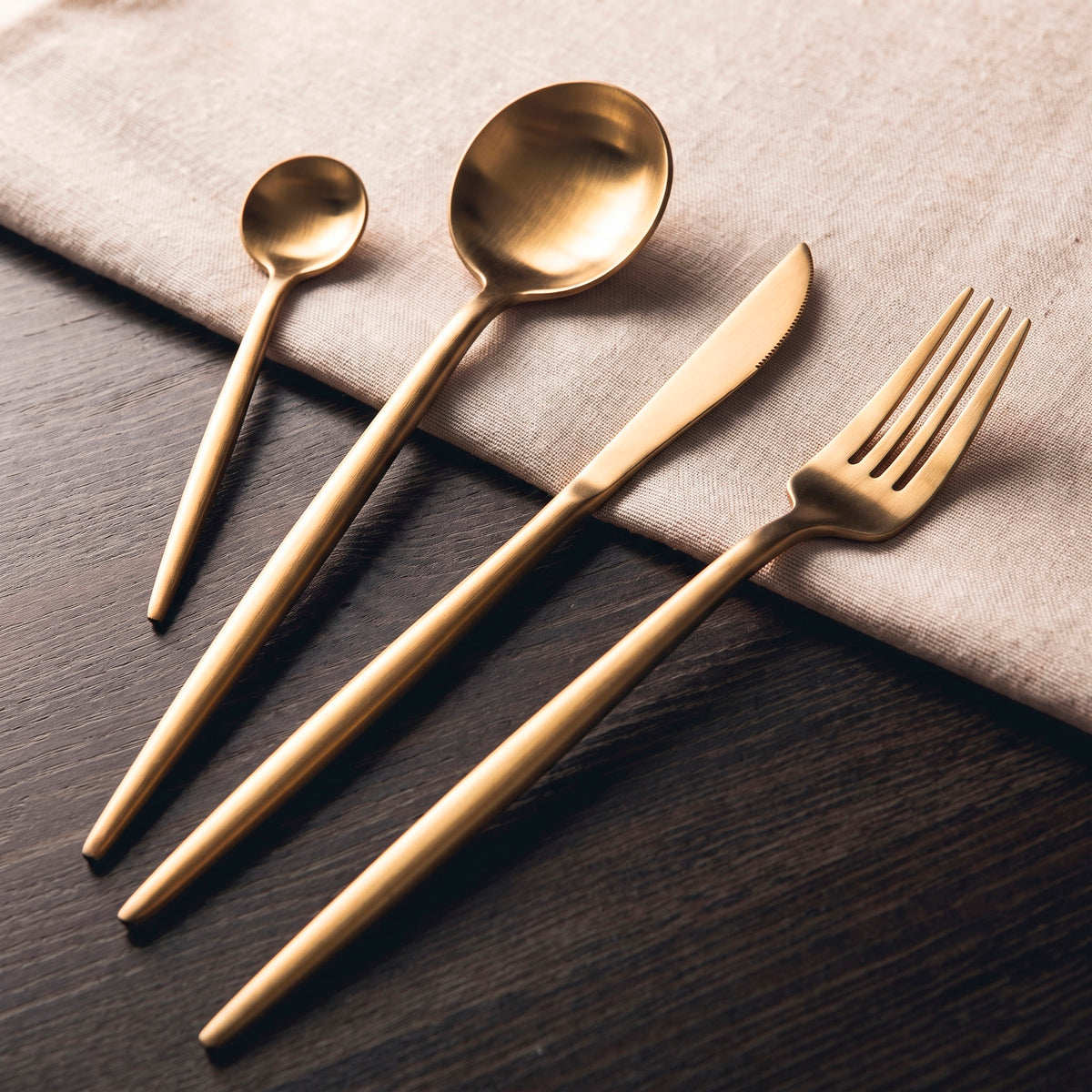 Set de cubierto 16pcs Jom dorado
