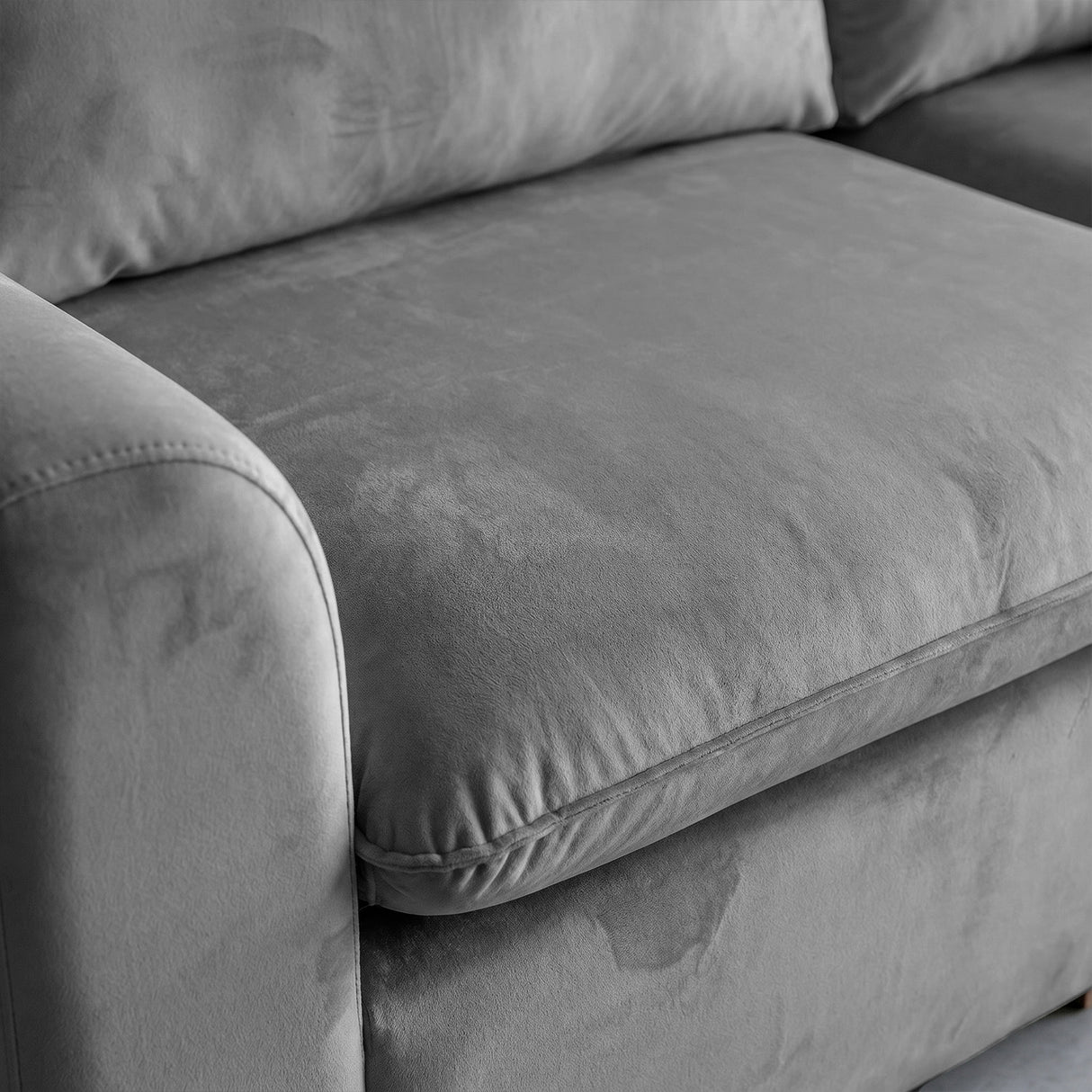 Sofá de 2 cuerpos Atualittá Tela Gris Oscuro - 2.14M