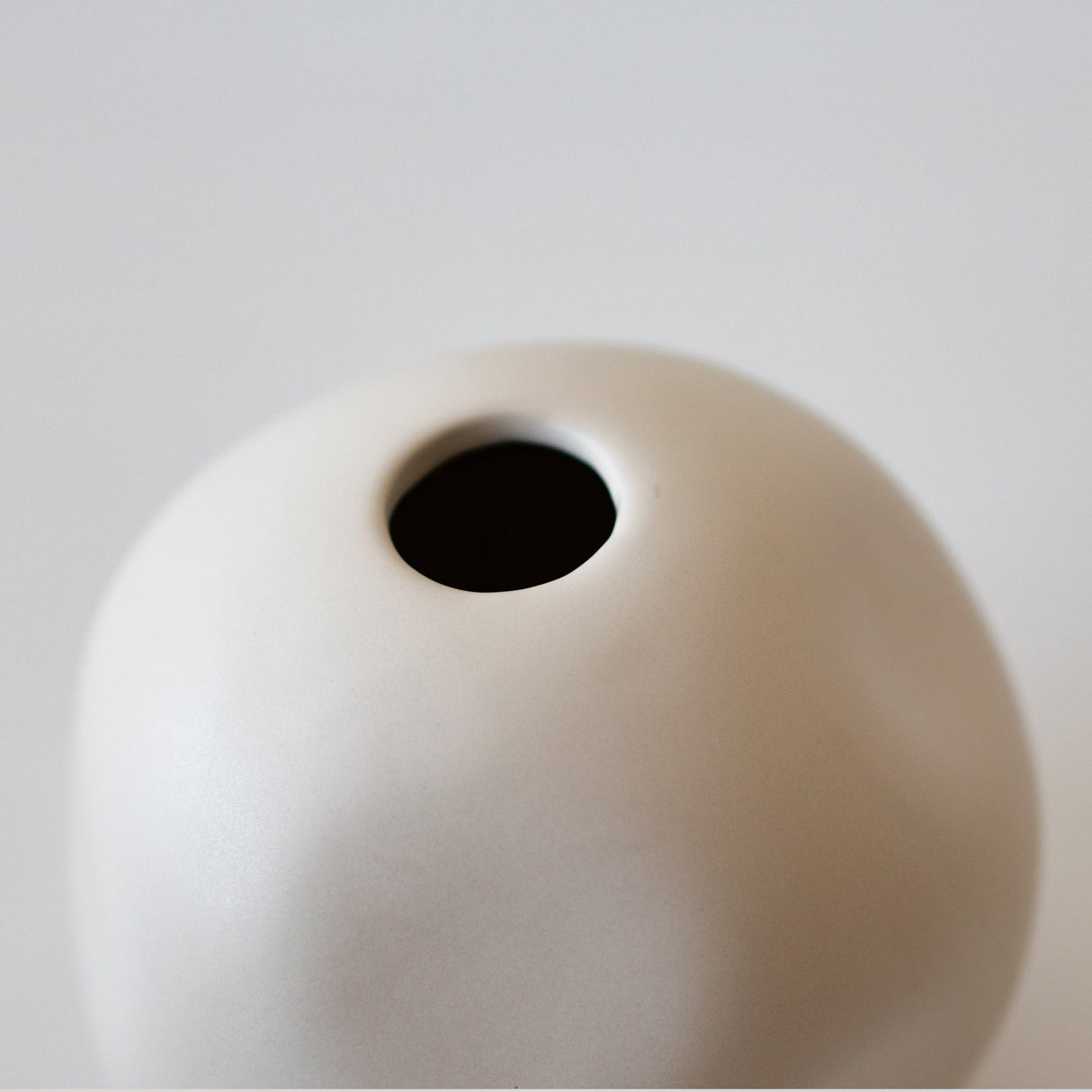 Jarrón de Cerámica Redondo Minimalista Kelida Porcelana