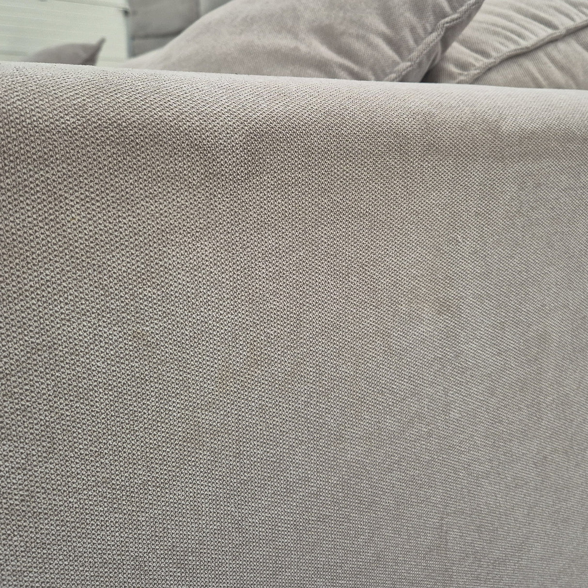 Sofá 2 Cuerpos Soft Tejido Arena - 1.90MT Outlet S/CAMBIO NI DEVOLUCIÓN
