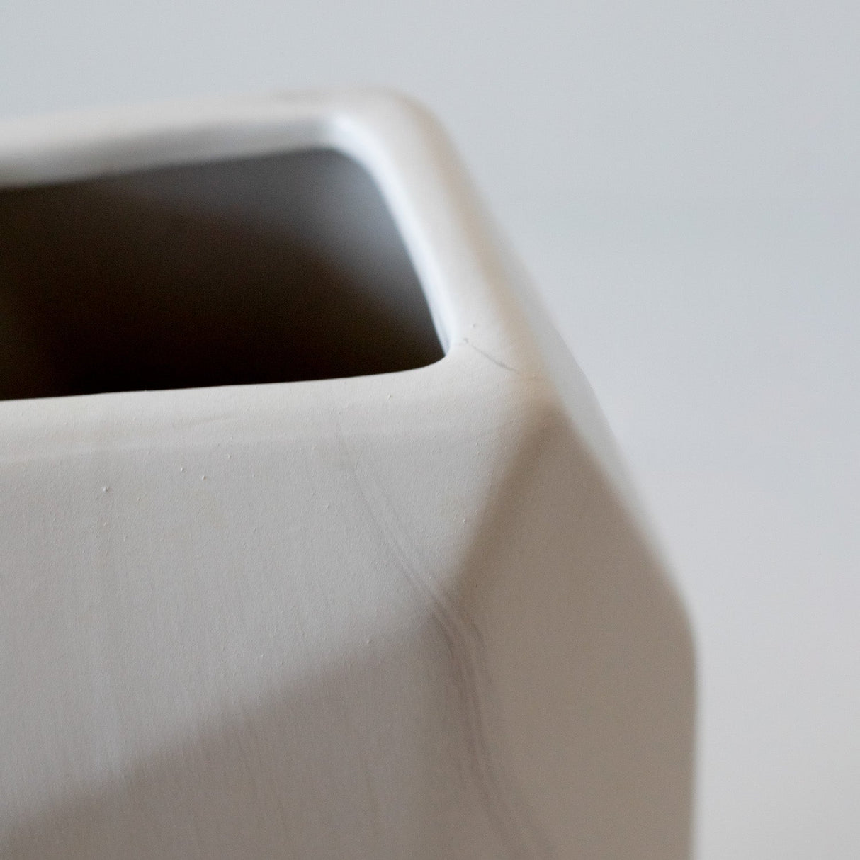 Jarrón Geométrico Mediano Kelida Porcelana