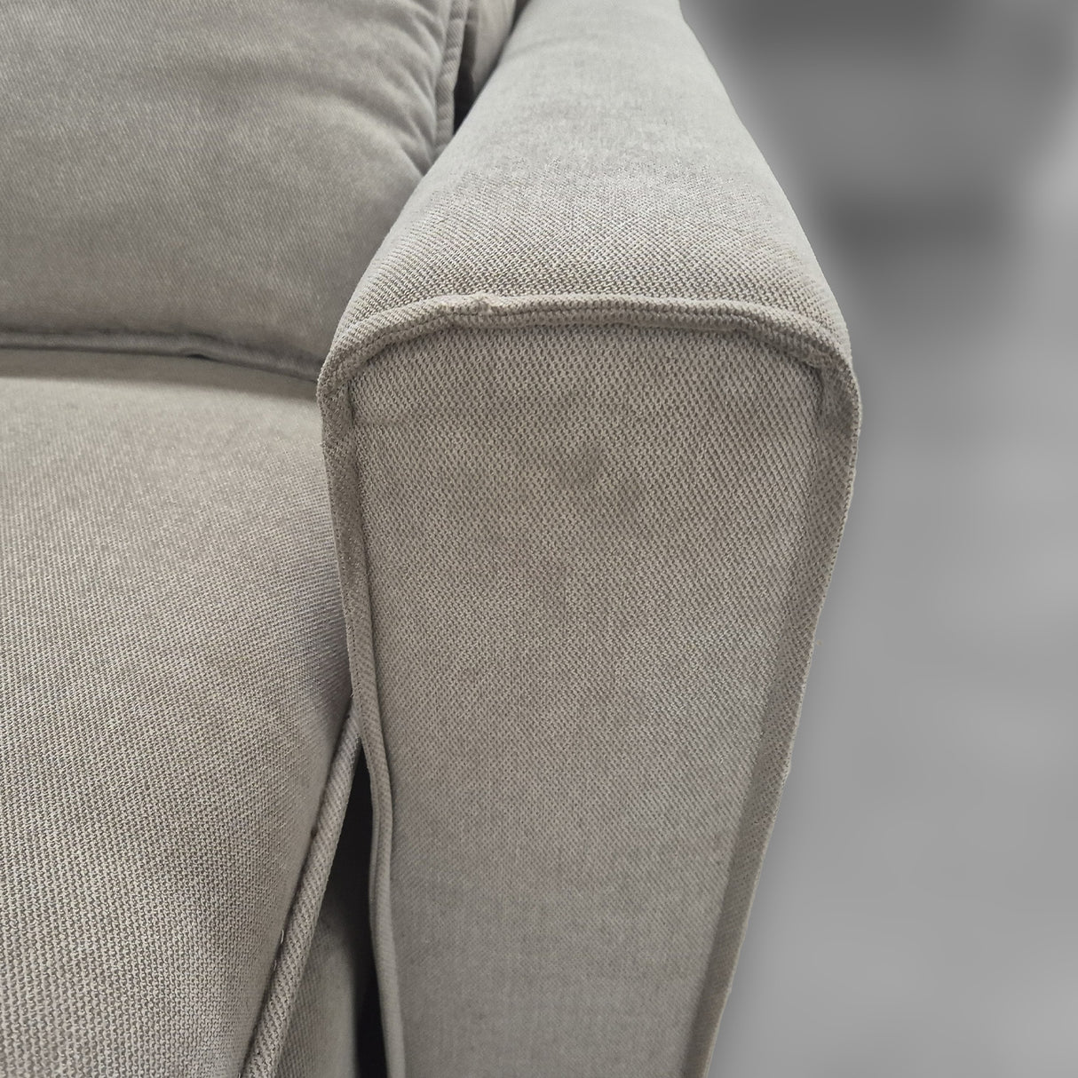 Sofá 2 Cuerpos Soft Tejido Arena - 1.90MT Outlet S/CAMBIO NI DEVOLUCIÓN
