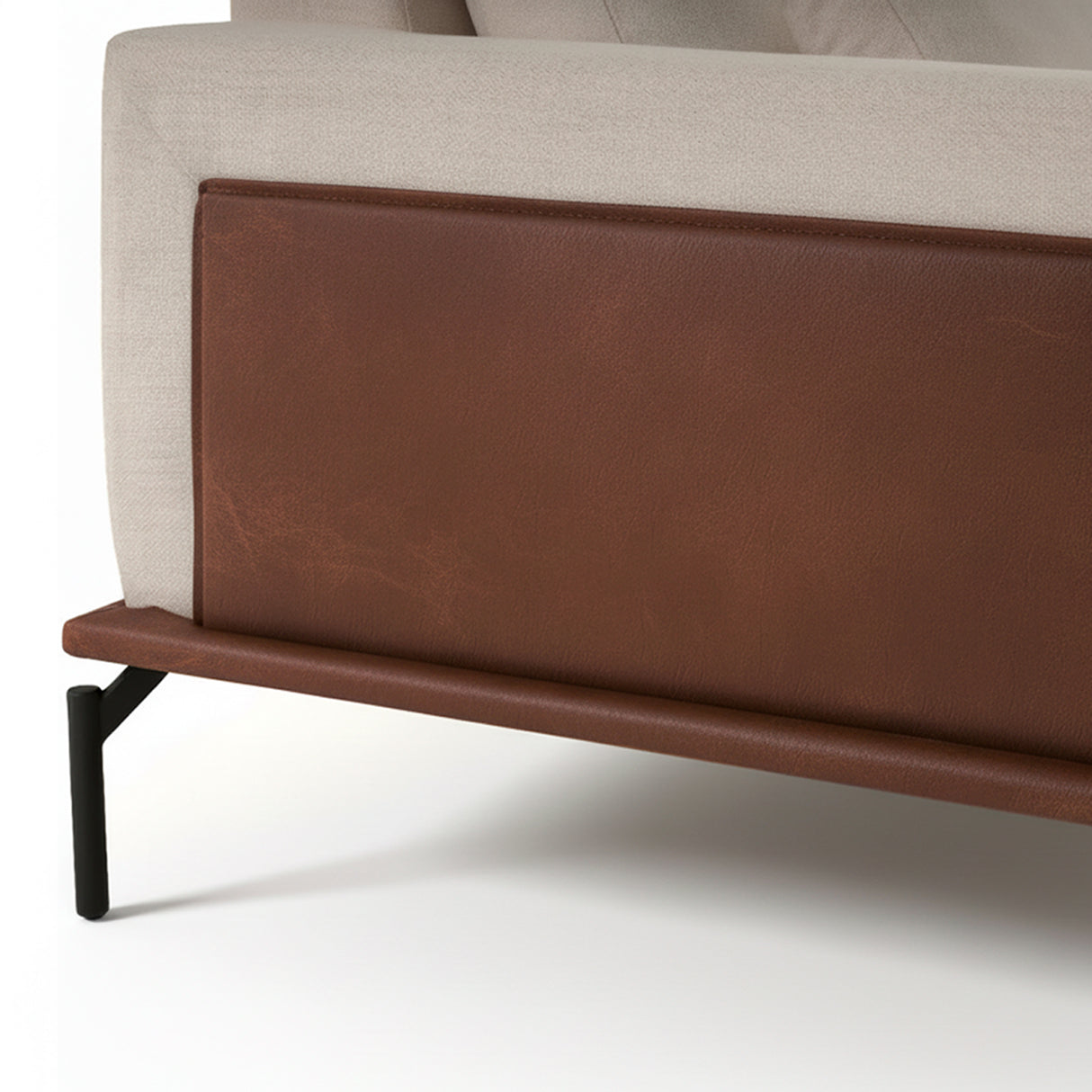 Pata de metal de Sofá con detalle en eco cuero
