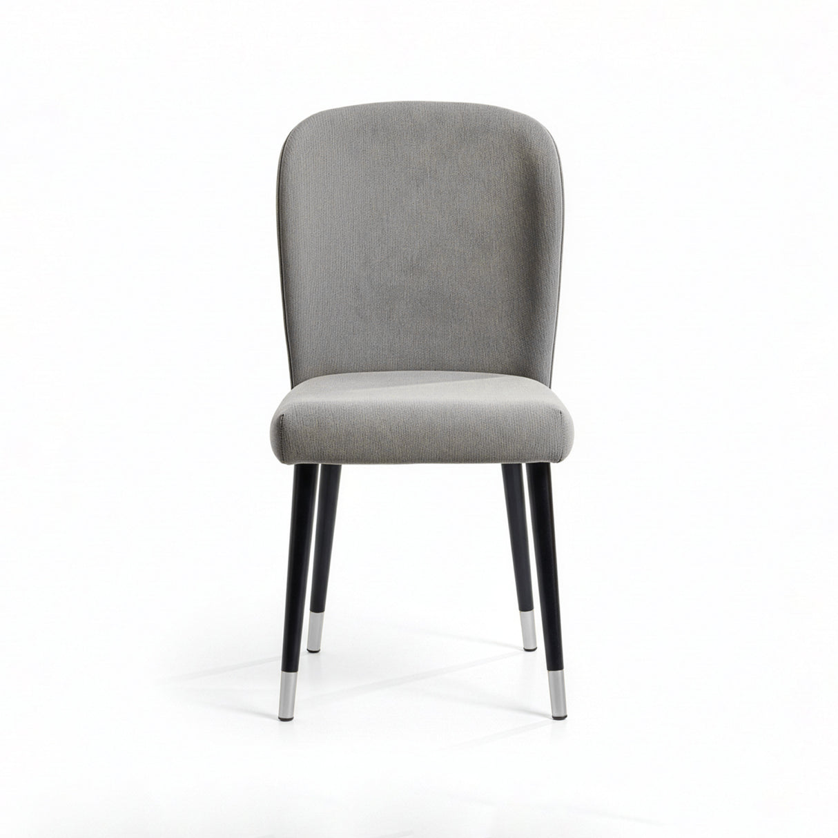 Silla acolchada con punteras y gancho metálico.