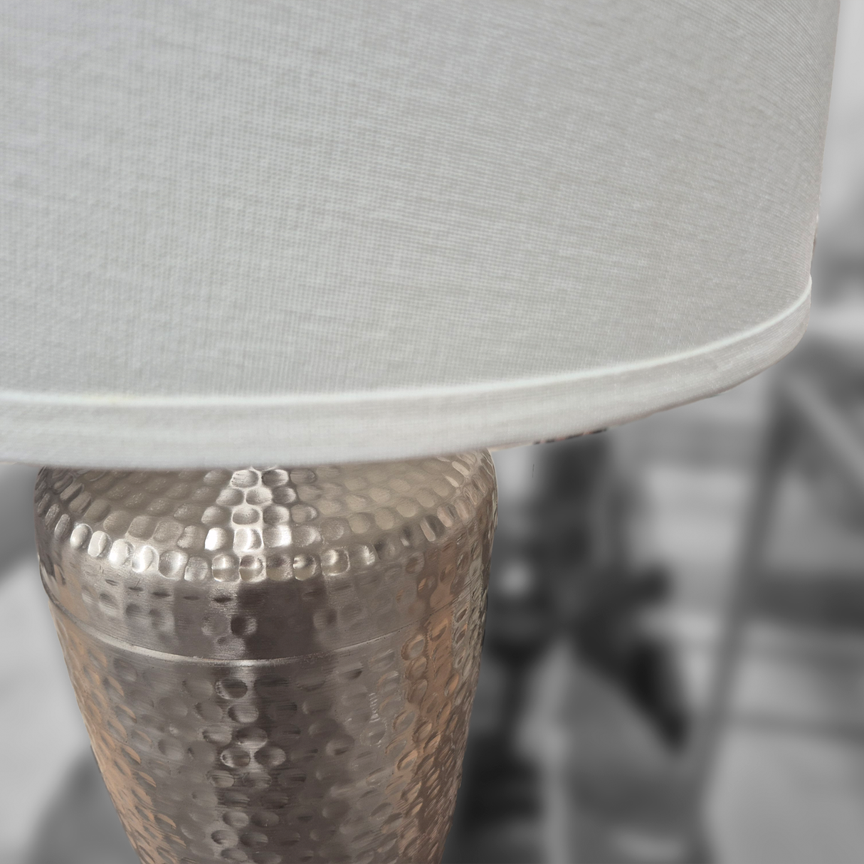 Lámpara Sobremesa Metal Outlet S/CAMBIO NI DEVOLUCIÓN Re Decora