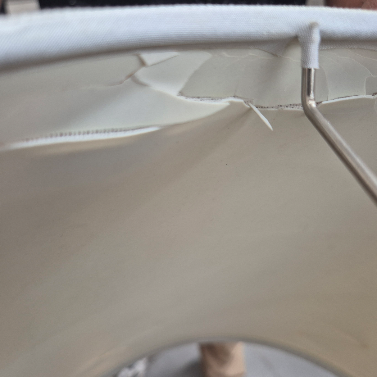 Lámpara Sobremesa Metal Outlet S/CAMBIO NI DEVOLUCIÓN Re Decora