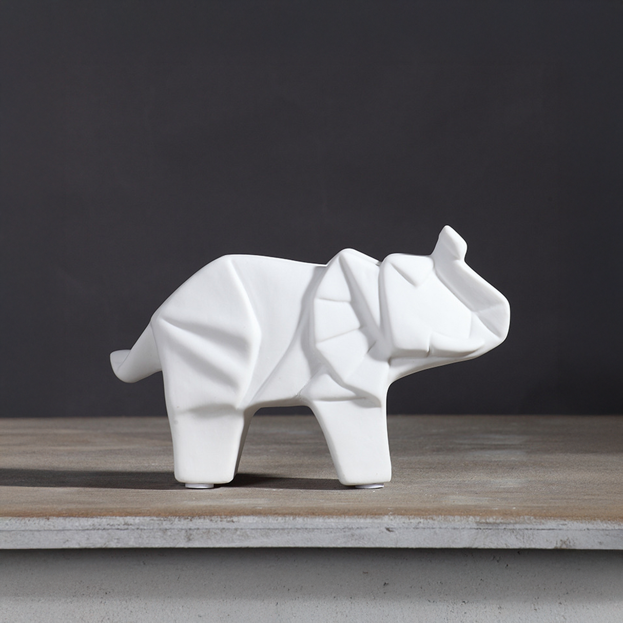 elefante decorativo de porcelana blanca