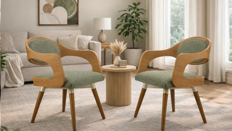 Dos poltronas Mariane enfrentadas en sala contemporánea con mesa redonda y decoración en tonos verdes y madera_png