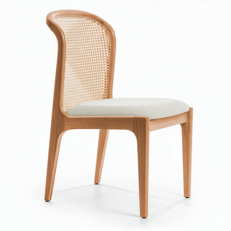 Silla con respaldo tejido artesanal de junco y asiento acolchado.
