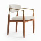 Silla acolchada de madera con brazo de acero colorvainilla claro.
