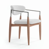 Silla acolchada de madera con brazo de acero color gris claro.
