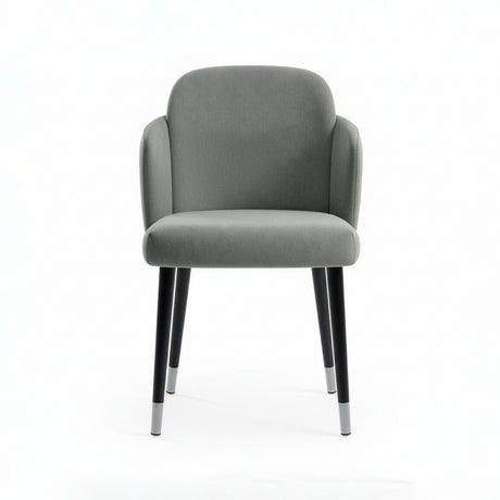Silla con respaldo curvo, patas de madera con detalles en acero.