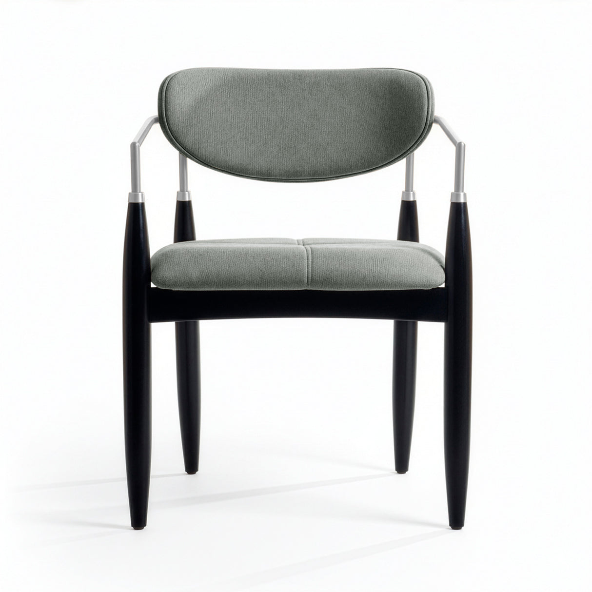 Silla acolchada de madera con brazo de acero color gris y negro.