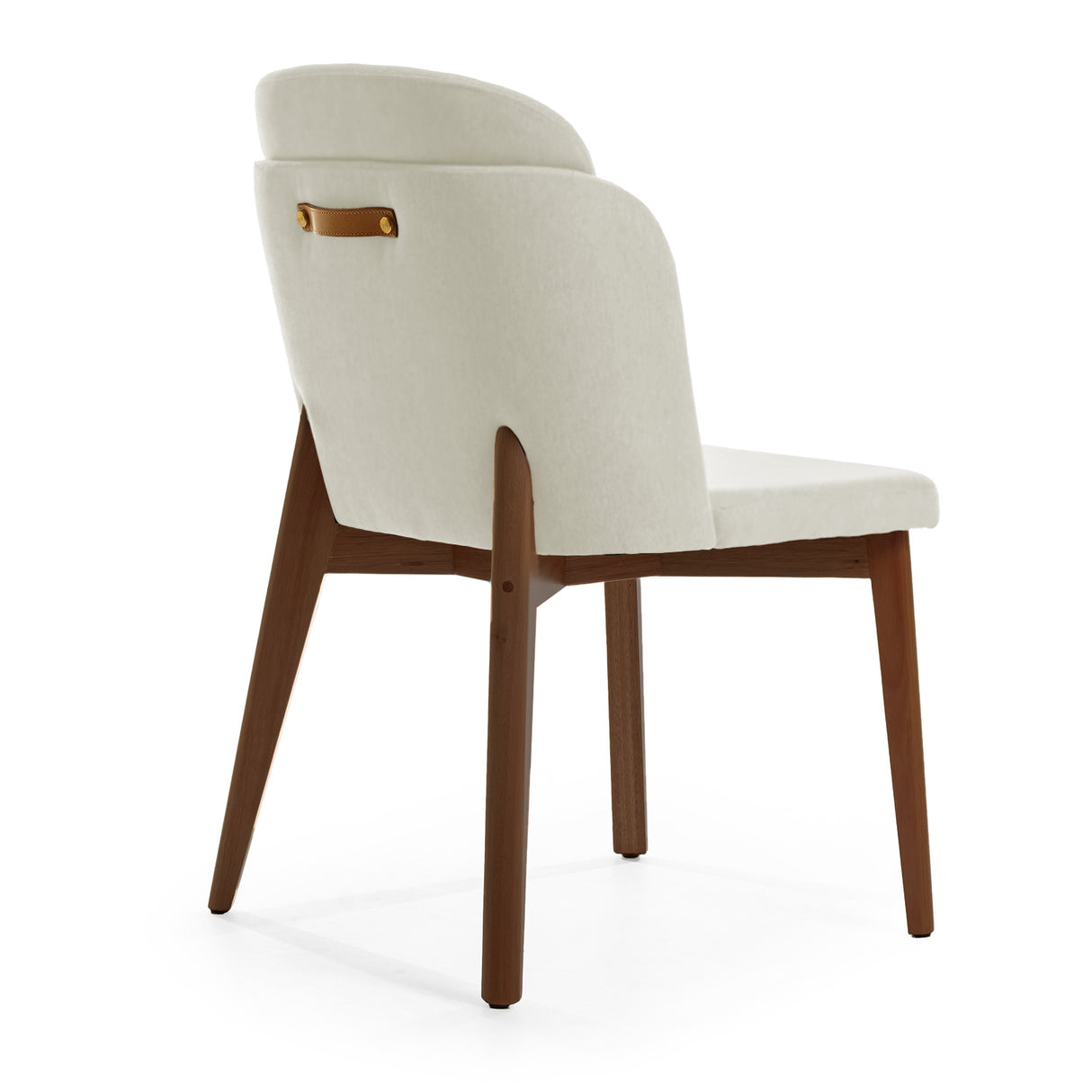 Silla acolchada con respaldo y patas de madera y detalle en ecocuero.