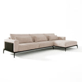 Sofá con chaise longue de tres cuerpos.