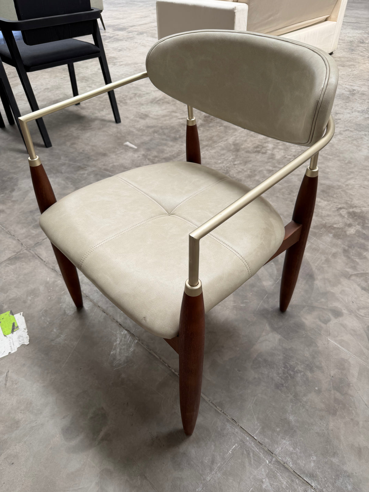 Silla Adara con Brazo AQ9010 COR20 CP. Outlet S/CAMBIO NI DEVOLUCIÓN