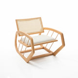 poltrona de madera color natural con respaldo con junco 