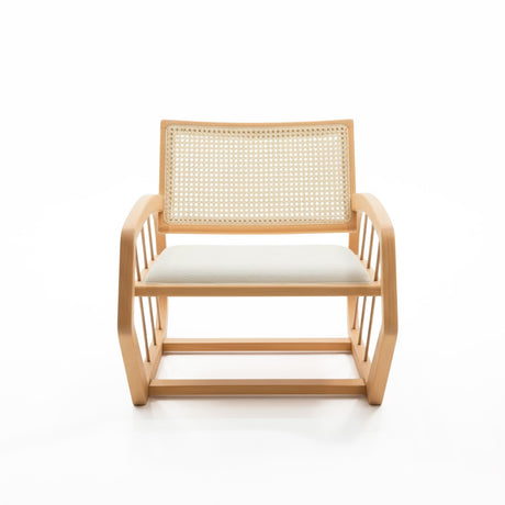 poltrona de madera color natural con respaldo con junco 