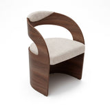 Poltrona de lino color beige con madera color nogal