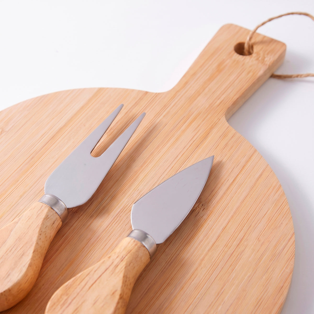Set de tabla + 2 cuchillos para queso  18 x 25cm