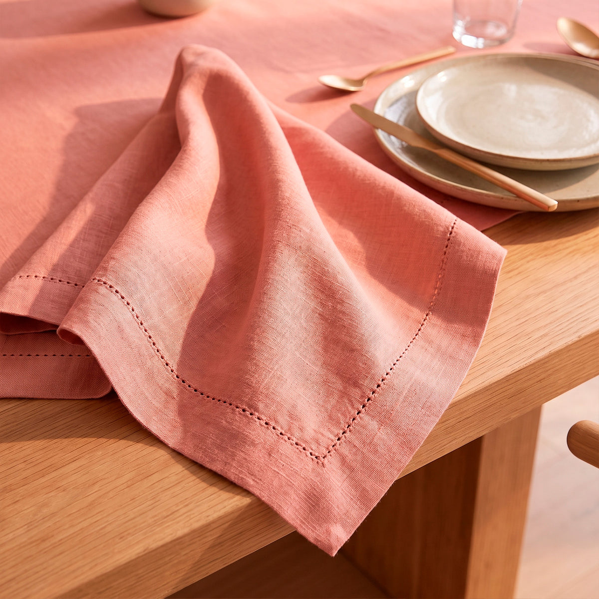 MANTEL BORDE PICOT ROSADO 180 x 350cm