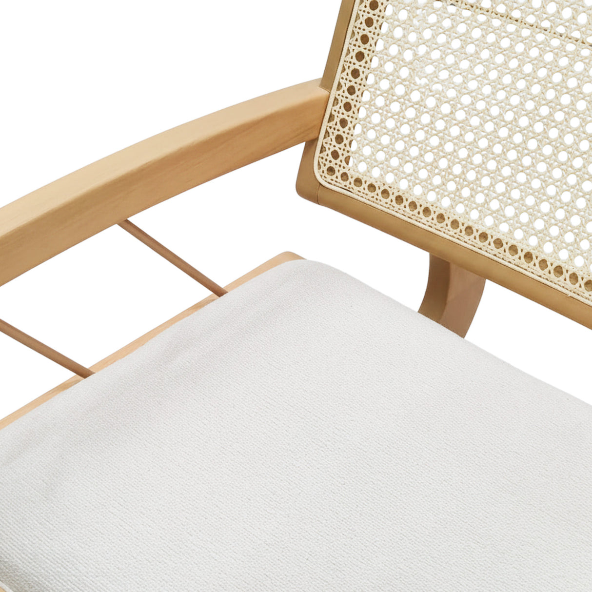 poltrona de madera color natural con respaldo con junco 