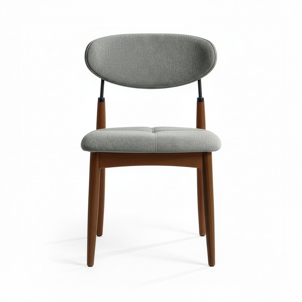Silla de madera con respaldo y asiento acolchados.
