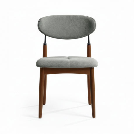 Silla de madera con respaldo y asiento acolchados.