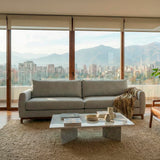 Sofá de dos cuerpos en tela lino color gris.