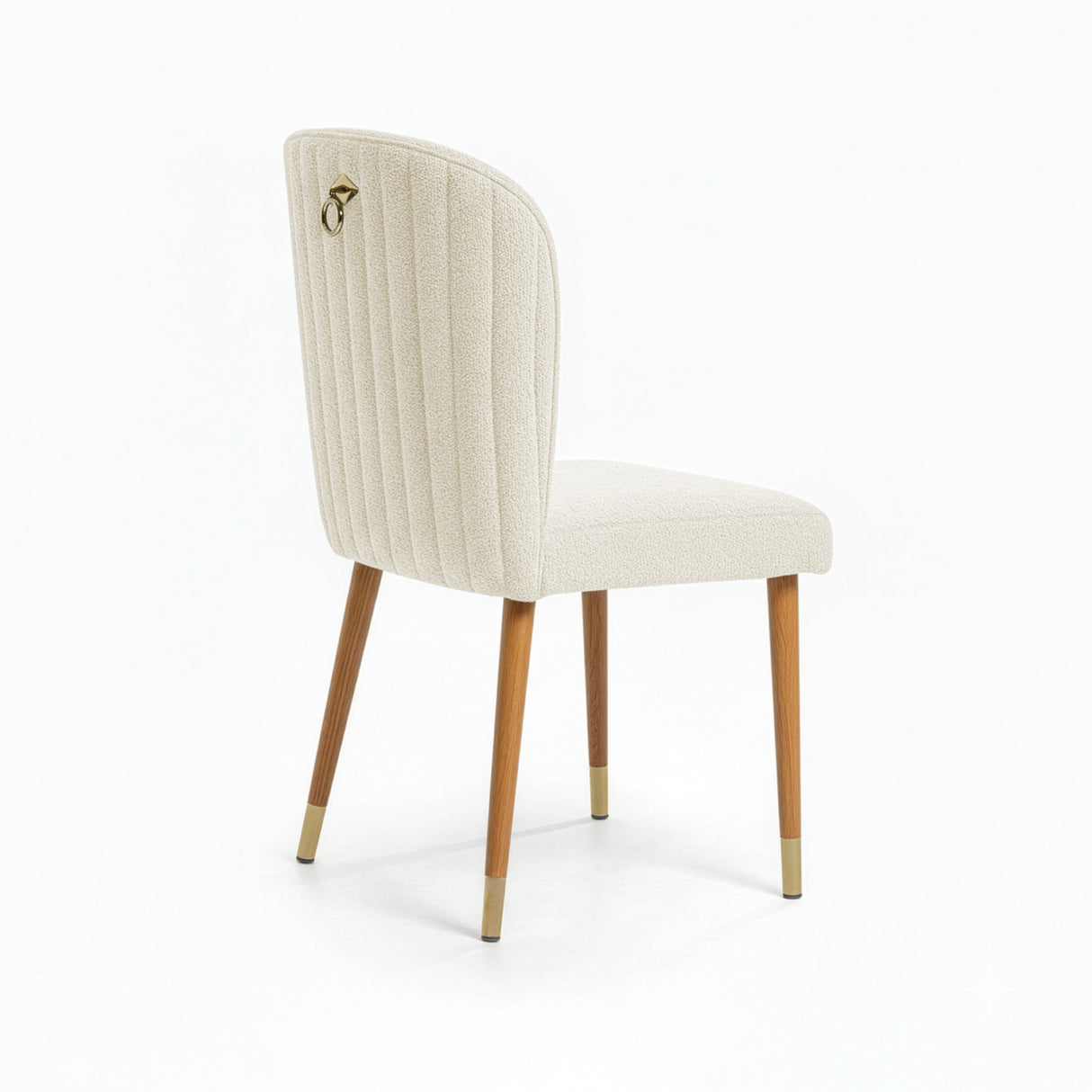 Silla acolchada con punteras y gancho metálico.