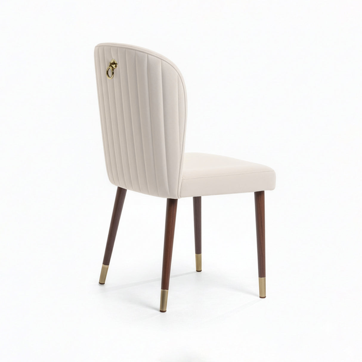 Silla acolchada con punteras y gancho metálico.