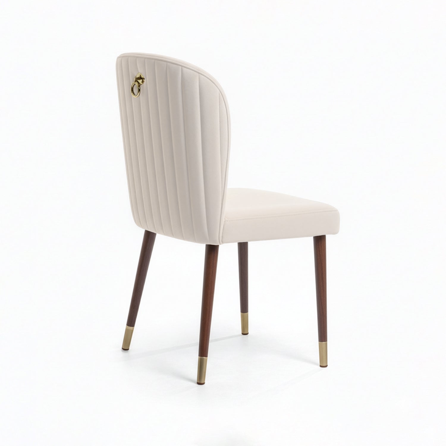 Silla acolchada con punteras y gancho metálico.