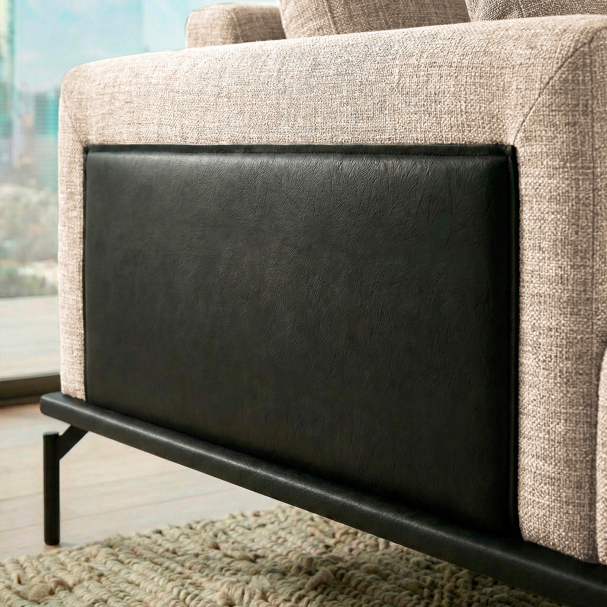 Sofá con chaise longue de tres cuerpos.