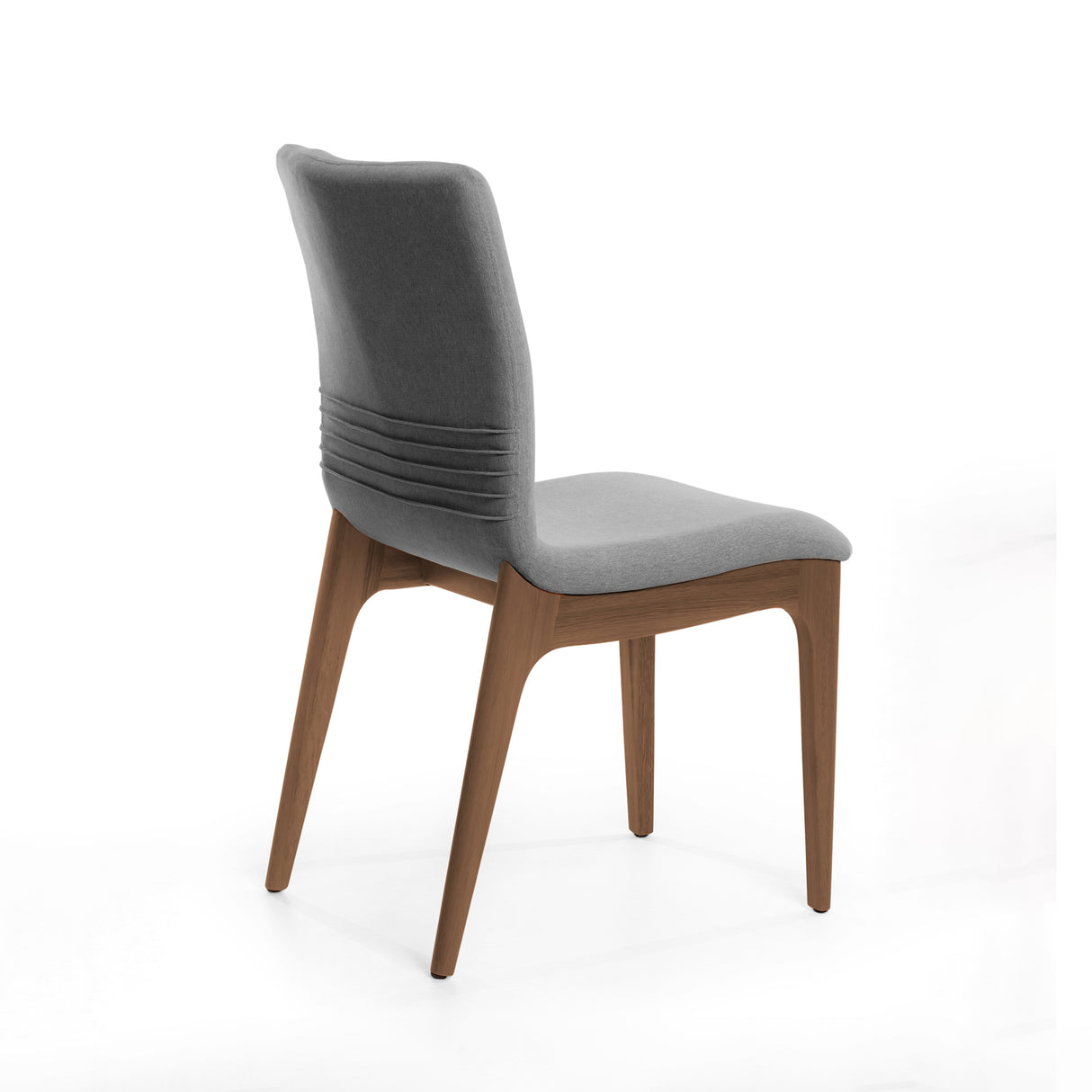 Silla acolchada con patas de madera en color gris oscuro.