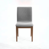 Silla acolchada con patas de madera en color gris oscuro.