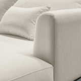 Sofá de dos cuerpos con chaise color beige.